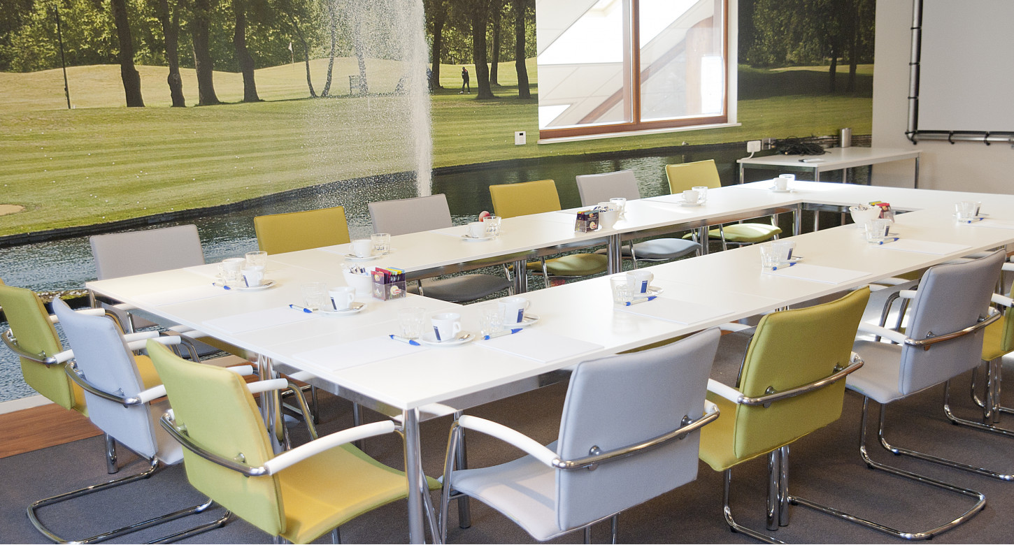 Vergaderzaal op de verdieping van het Paviljoen