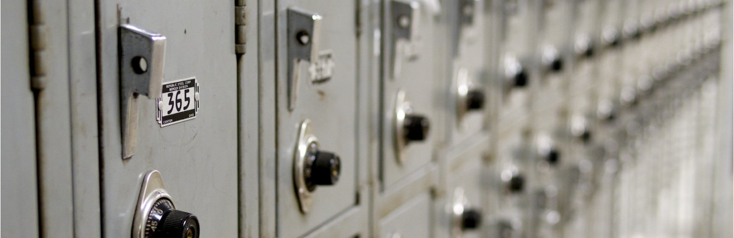 Lockers in de kleedkamer van het paviljoen op Landgoed Bergvliet